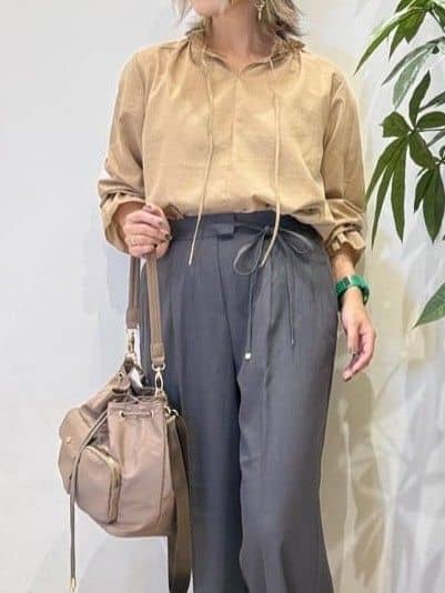misakiさんの「SHOO･LA･RUE｜【S-LL/洗濯後しわになりにくい/吸水速乾/UV】大人フェミニンな装いに 襟フリルブラウス」を使ったコーディネート