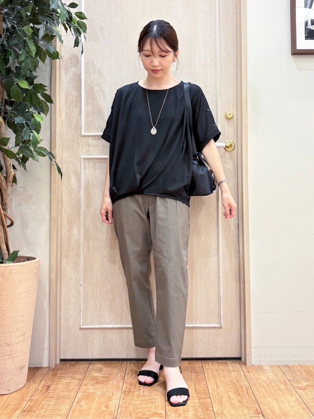 なみさんの「SHOO･LA･RUE｜【洗える/S-LL/美脚シルエット】ハイパーストレッチ テーパードパンツ」を使ったコーディネート