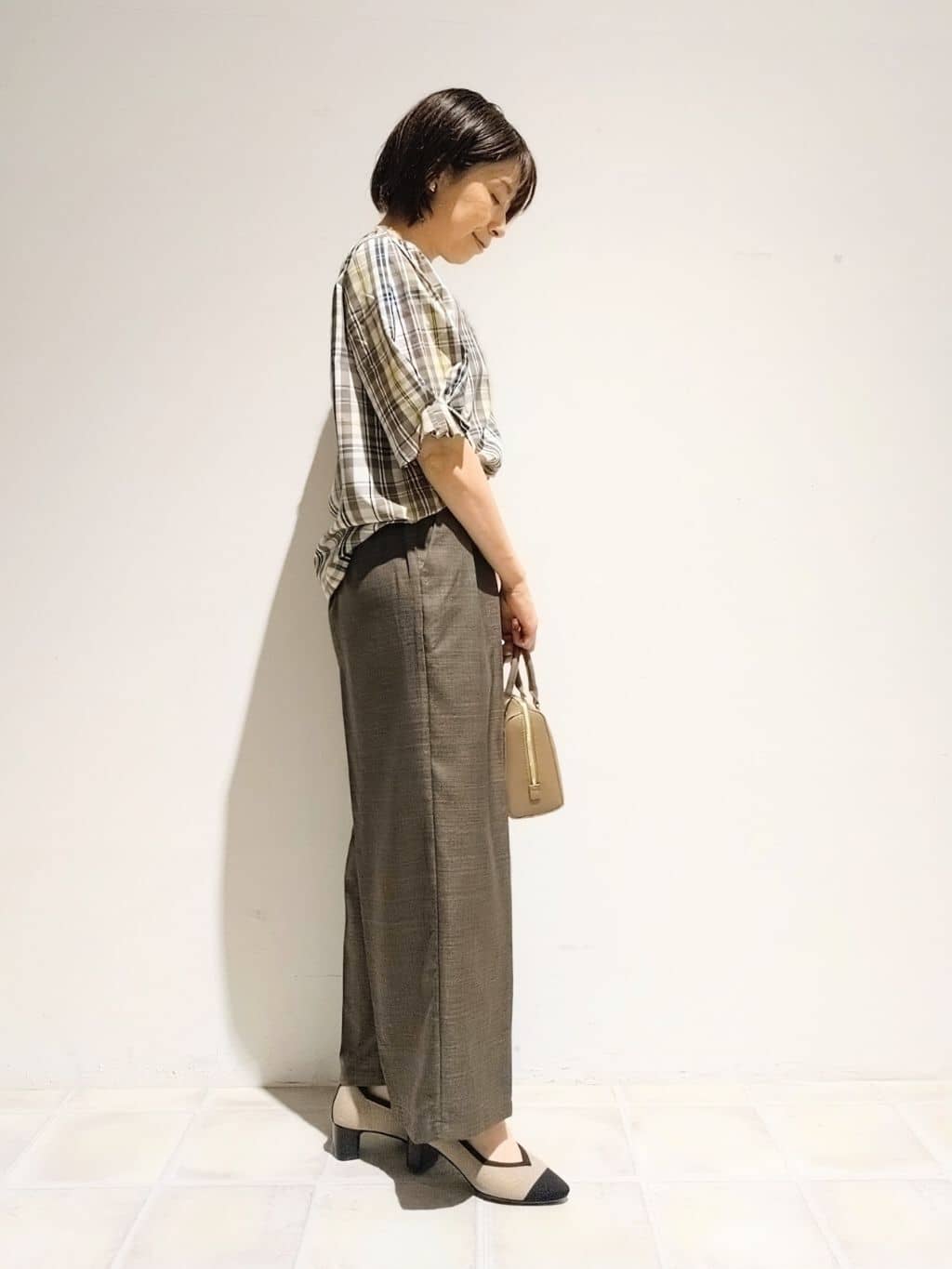 miomioさんの「SHOO･LA･RUE｜【S-LL/5分袖】お袖タックできれいに魅せる 大人のチェックブラウス」を使ったコーディネート