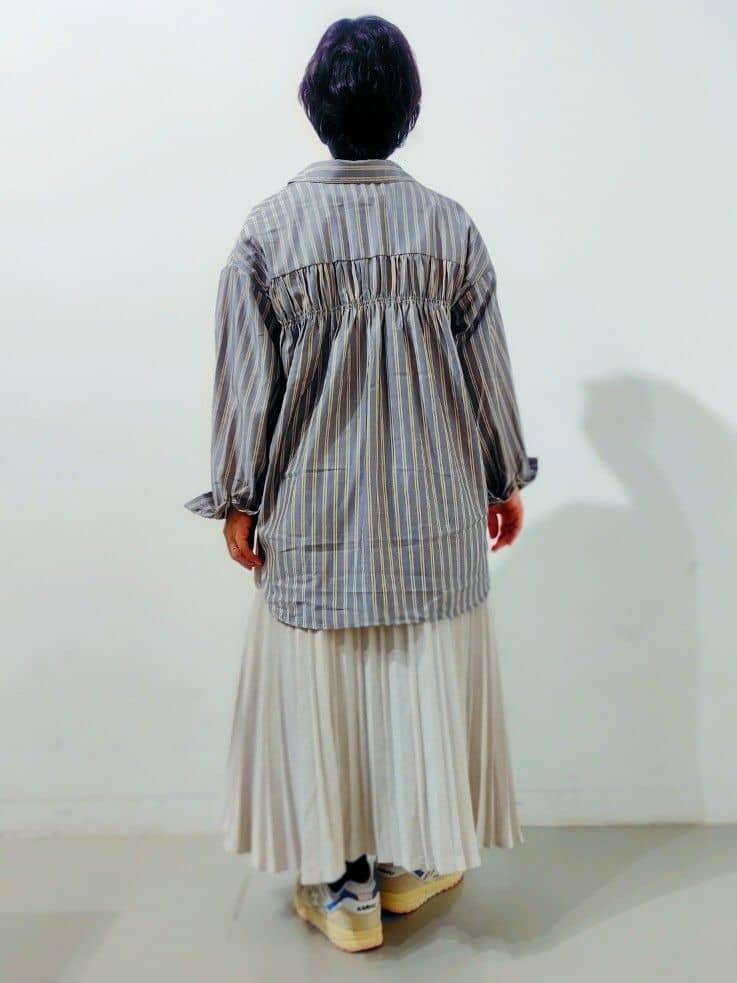 kodamaさんの「THE SHOP TK｜【後ろ姿もサマになる】ストライプ バックシャーリングシャツ/体型カバー/洗える」を使ったコーディネート