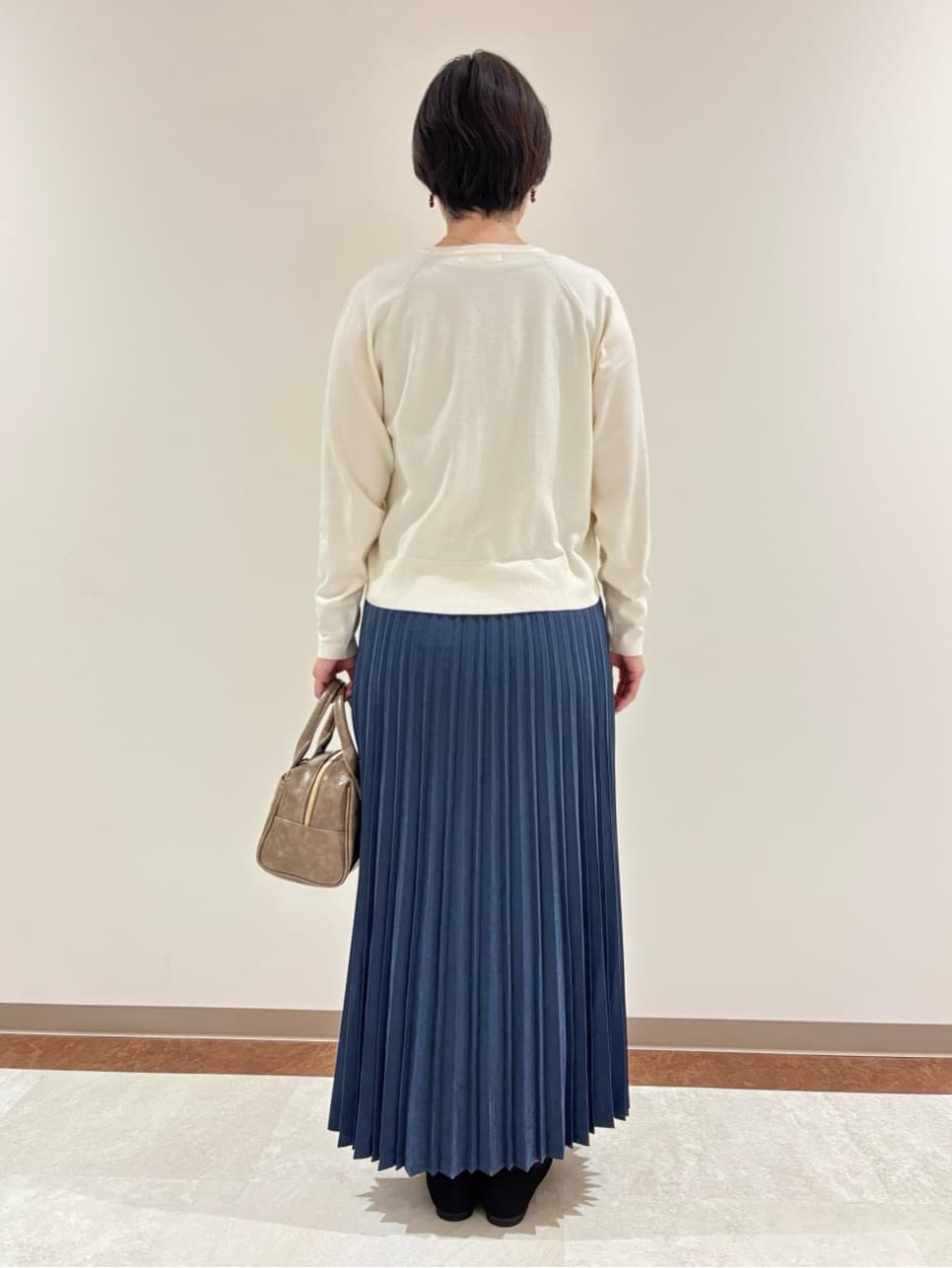 marikoさんの「grove｜最終お値下げ！！【洗える/毛玉軽減】天竺ラグランスリーブプルオーバー」を使ったコーディネート