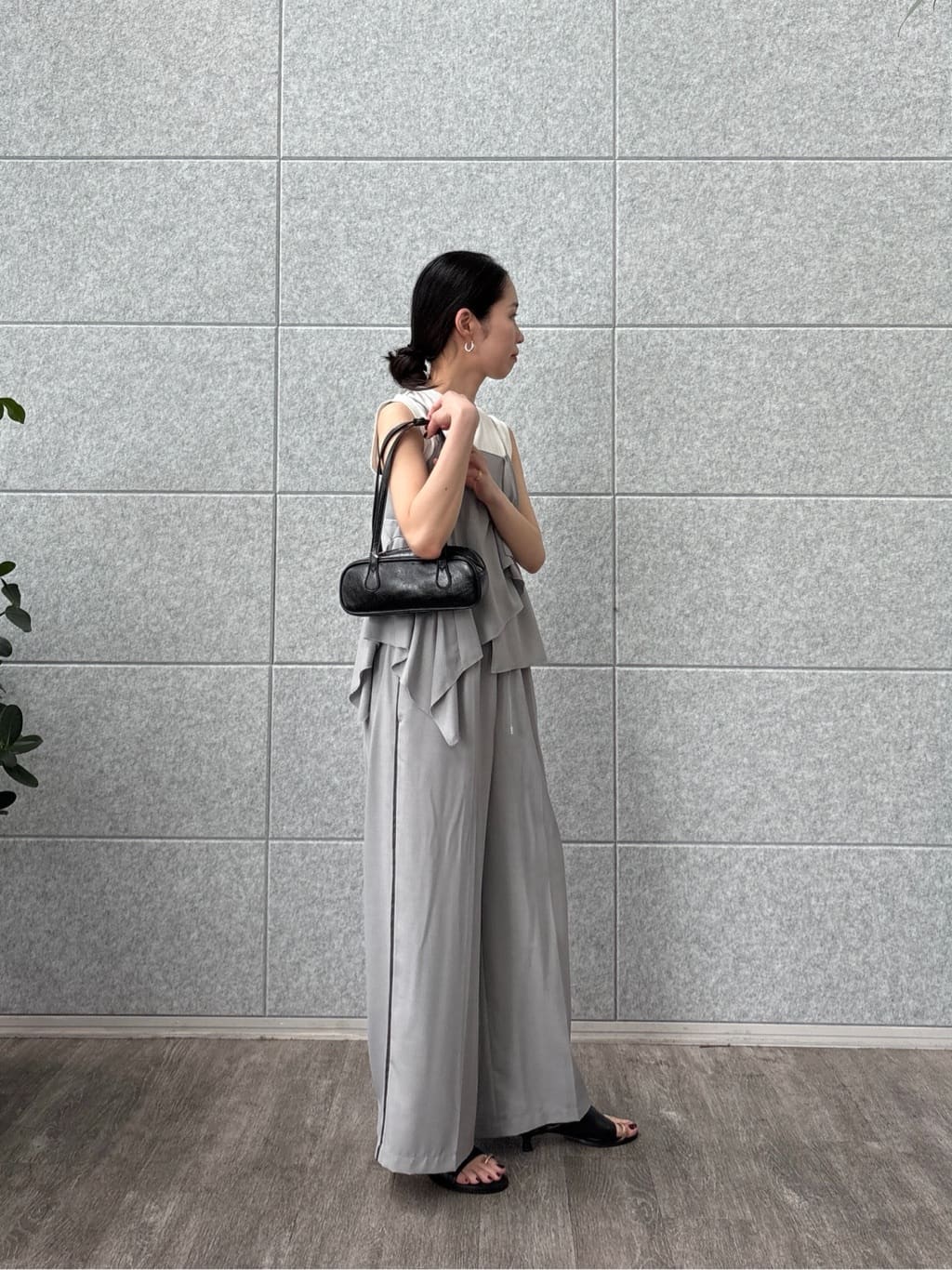 ひなさんの「INDIVI｜【セットアップ可能】サキソニーサイドラインパンツ」を使ったコーディネート