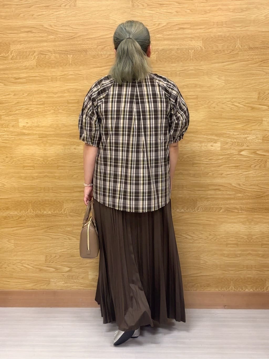ぁむさんの「SHOO･LA･RUE｜【S-LL/洗濯後しわになりにくい】ランタンスリーブで女性らしく 5分袖スキッパーブラウス」を使ったコーディネート