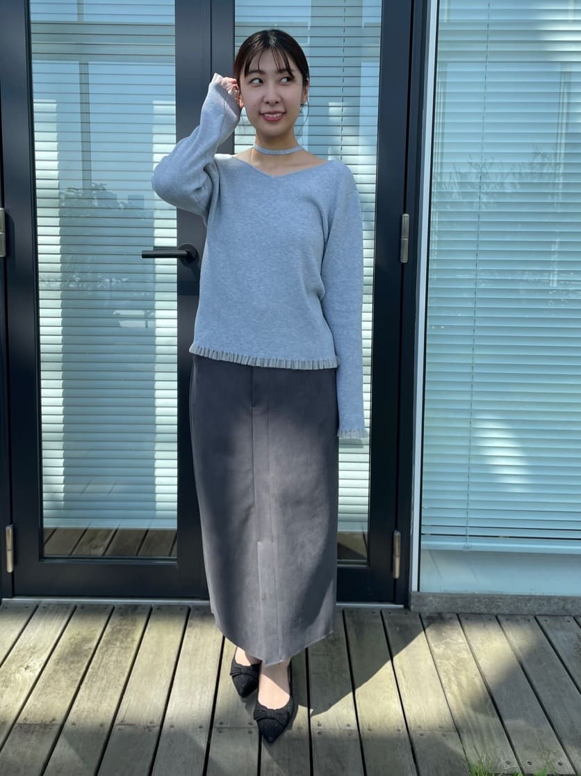 abeさんの「Couture brooch｜【洗える・ストレッチ・通勤】スエード調ダンボールIラインスカート」を使ったコーディネート