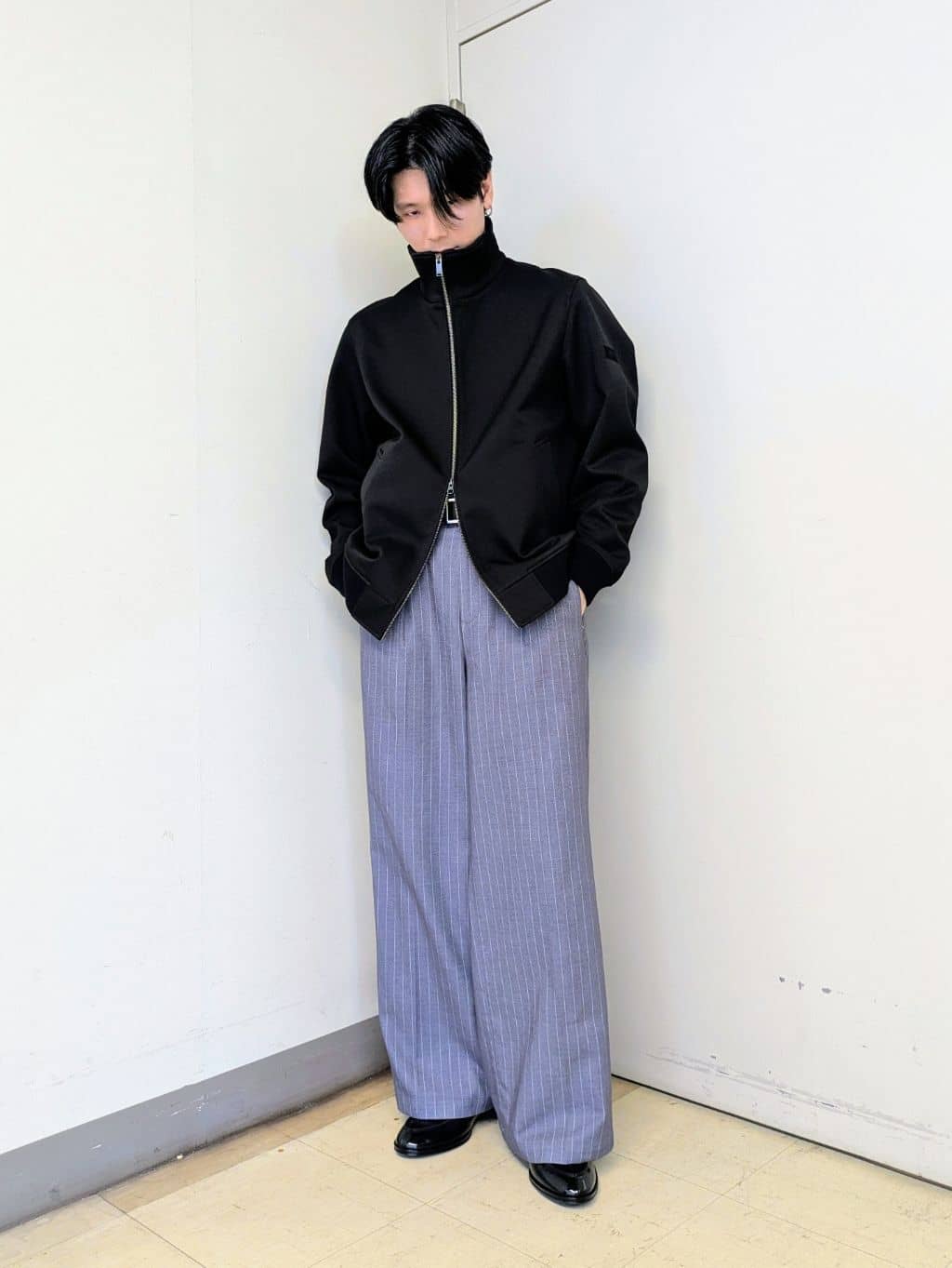 ryoさんの「TAKEO KIKUCHI｜【JUST ONE LAYER】ダウンファブリック ジップアップ リブ ブルゾン」を使ったコーディネート