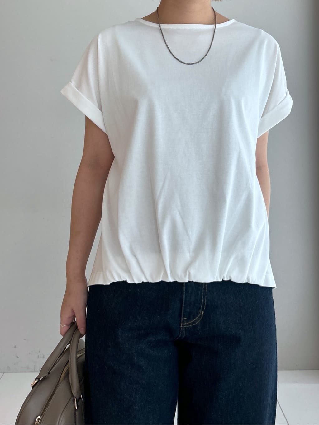 Hirokaさんの「Dessin｜【二の腕カバー／UVカット】ロールアップスリーブ裾ギャザーカットソー」を使ったコーディネート