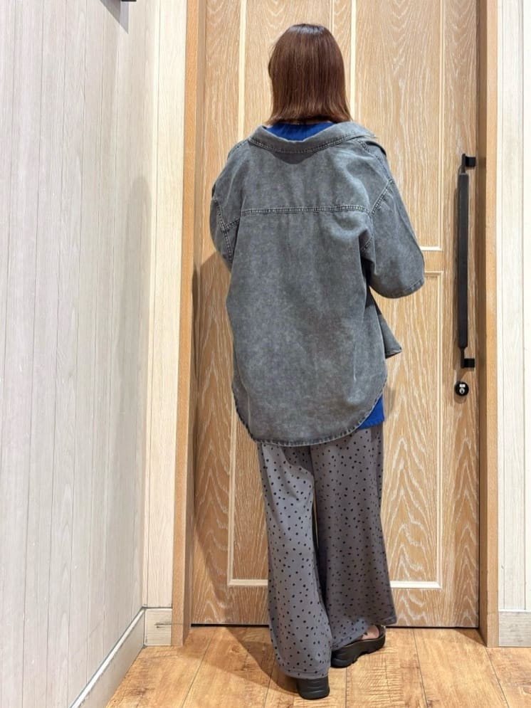 meiさんの「SHOO･LA･RUE｜【ひんやり/選べる2柄】大人のリラックスコーデに プリント柄パンツ」を使ったコーディネート