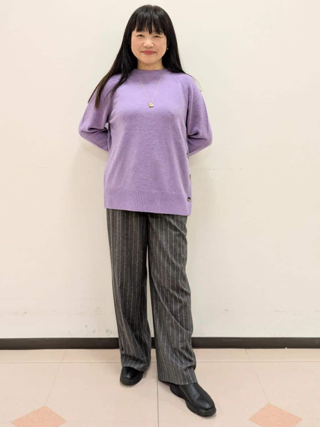 ともさんの「UNTITLED｜【きれいめリラクシー/ウエストゴム】ウールサキソニー ワイドパンツ」を使ったコーディネート