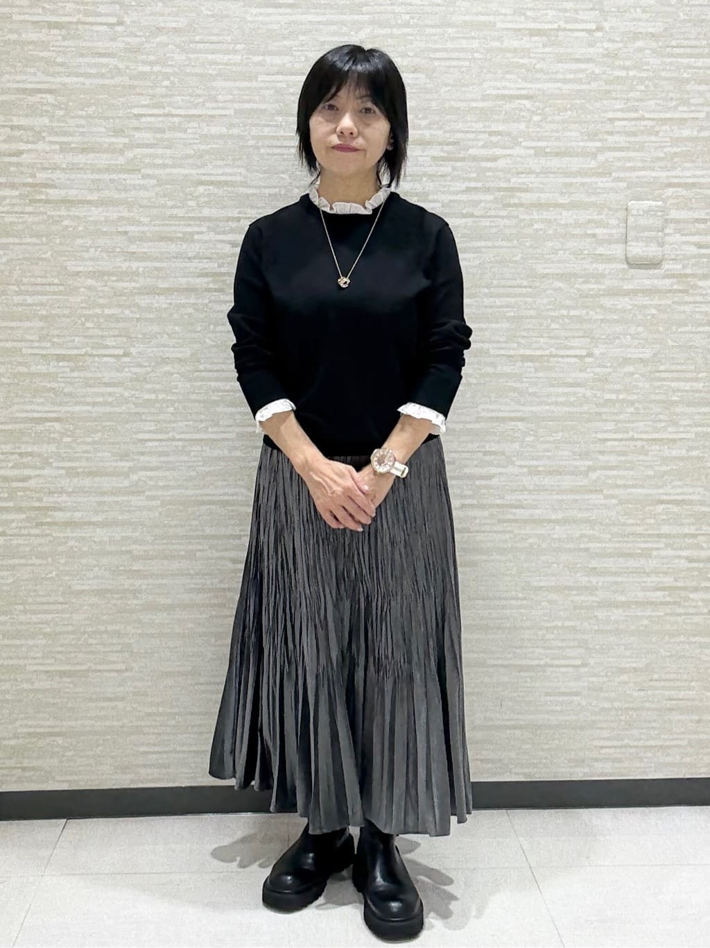 KITAさんの「UNTITLED｜【ウエストゴム／着映え】ランダムプリーツベロアスカート」を使ったコーディネート