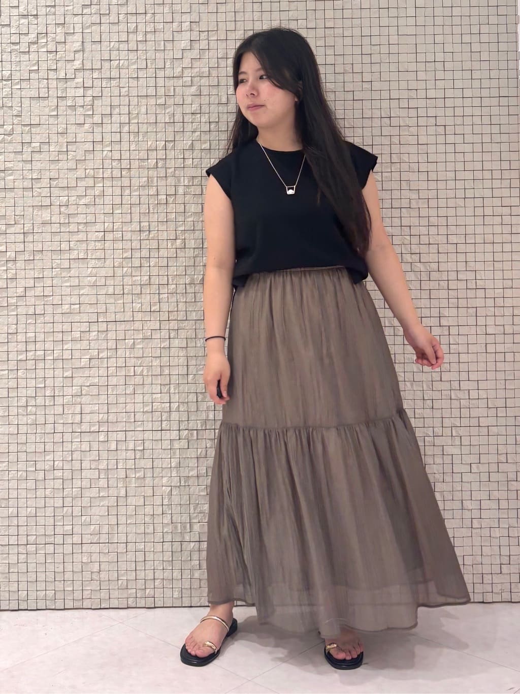 MEGUMIさんの「INDIVI｜【2点セット／着回し◎】ノースリーブ＆ティアードスカート カセット服」を使ったコーディネート