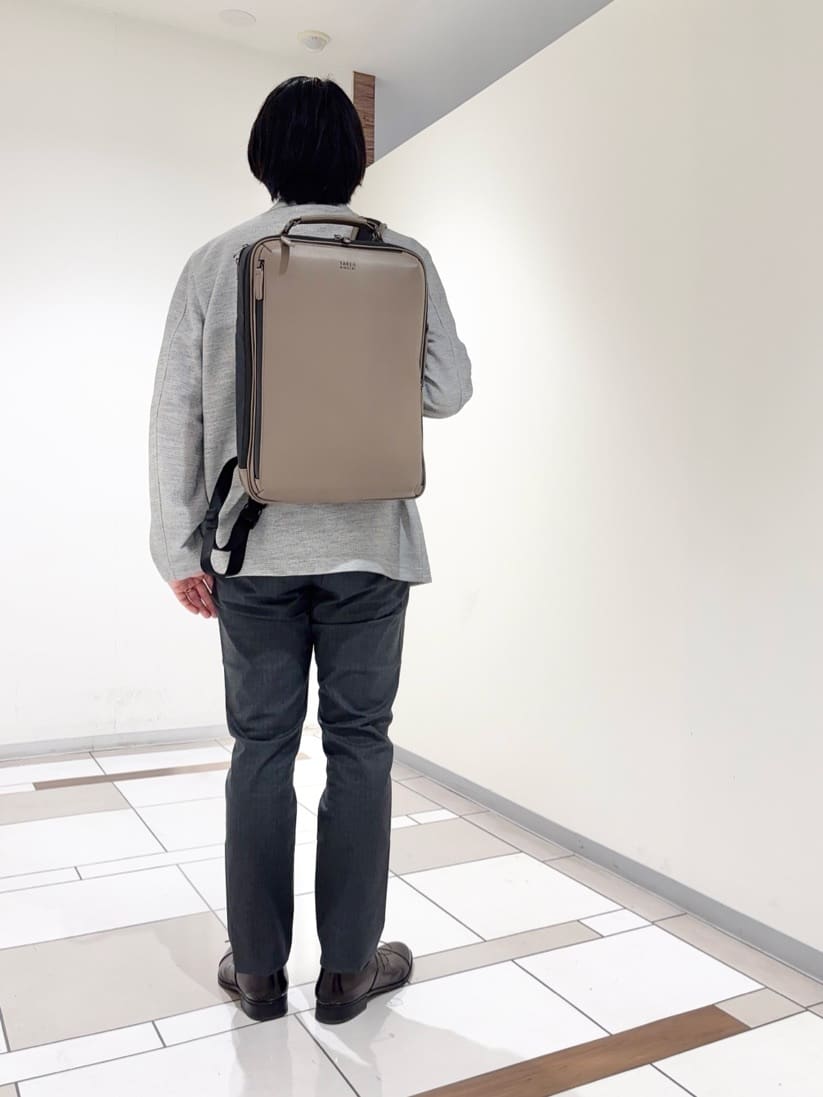 及川さんの「TAKEO KIKUCHI｜【尾州織】ショールカラー カーディガン」を使ったコーディネート