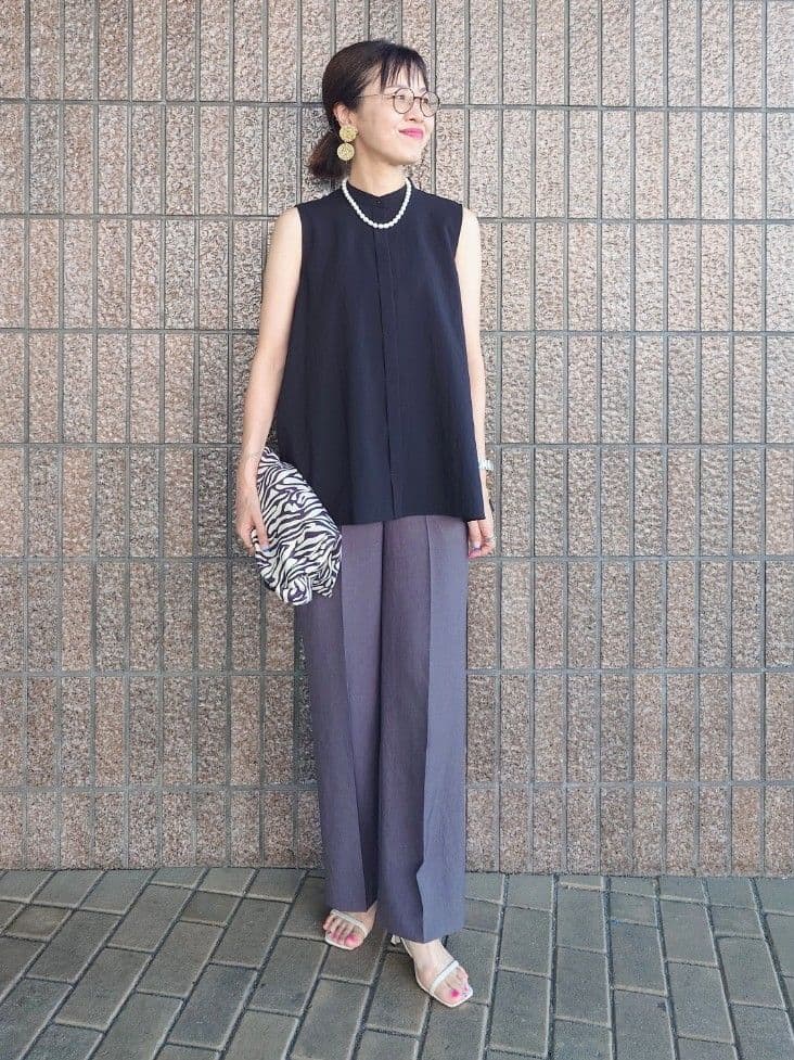 MUTSUKOさんの「UNTITLED｜【後ろウエストゴム】ツイルセミフレアパンツ」を使ったコーディネート