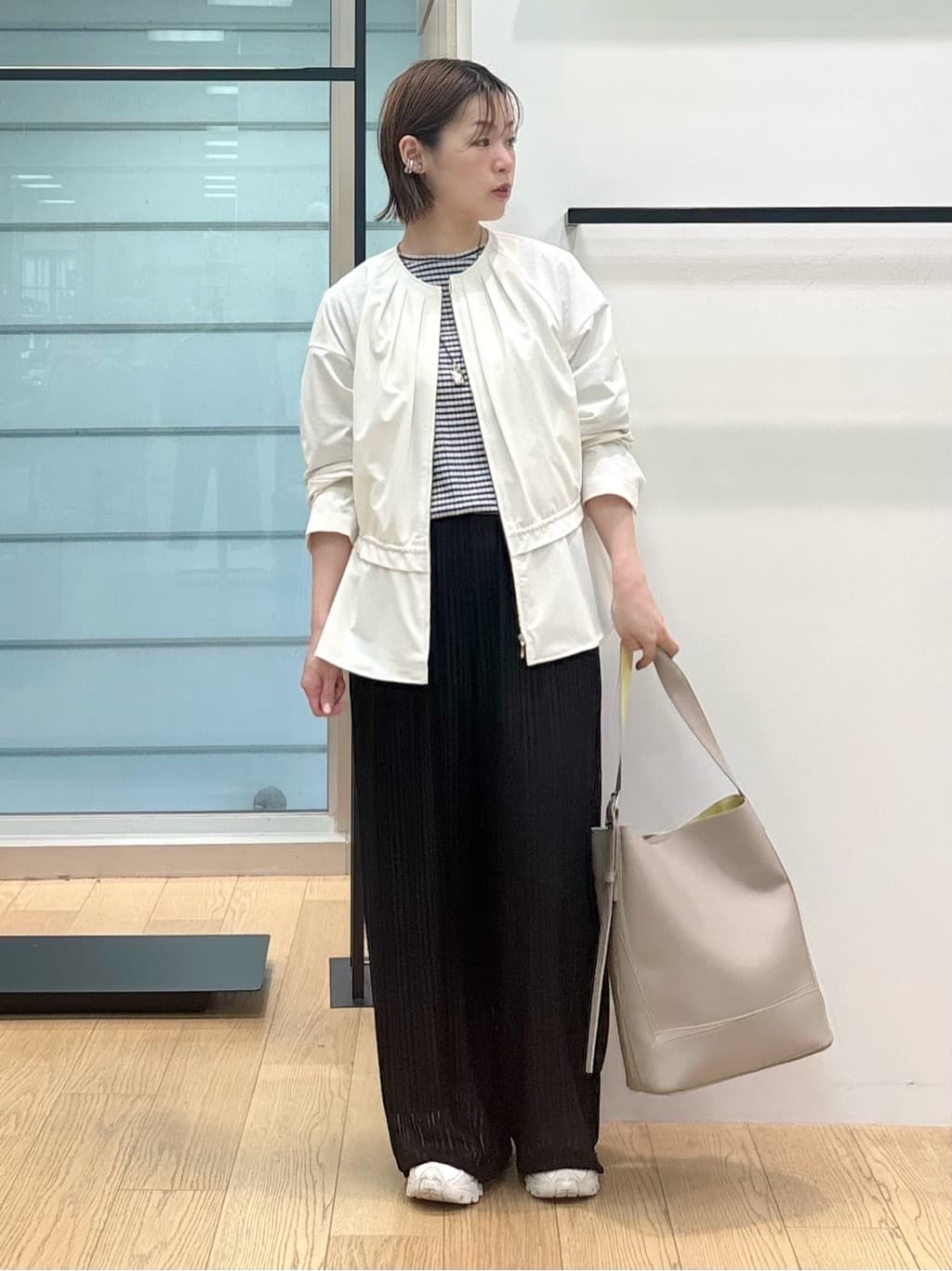 asamiさんの「INDIVI｜【UVケア／吸汗速乾】凹凸素材ねじり袖トップス」を使ったコーディネート