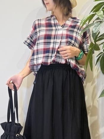 misakiさんの「SHOO･LA･RUE｜【S-LL】きれいに体型カバー さらシャリコットン スキッパーシャツ」を使ったコーディネート