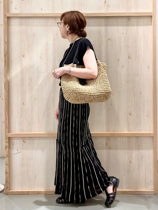 nakoさんの「THE SHOP TK｜ラメシアーフレンチ袖トップス【セットUP可/洗濯機OK】」を使ったコーディネート