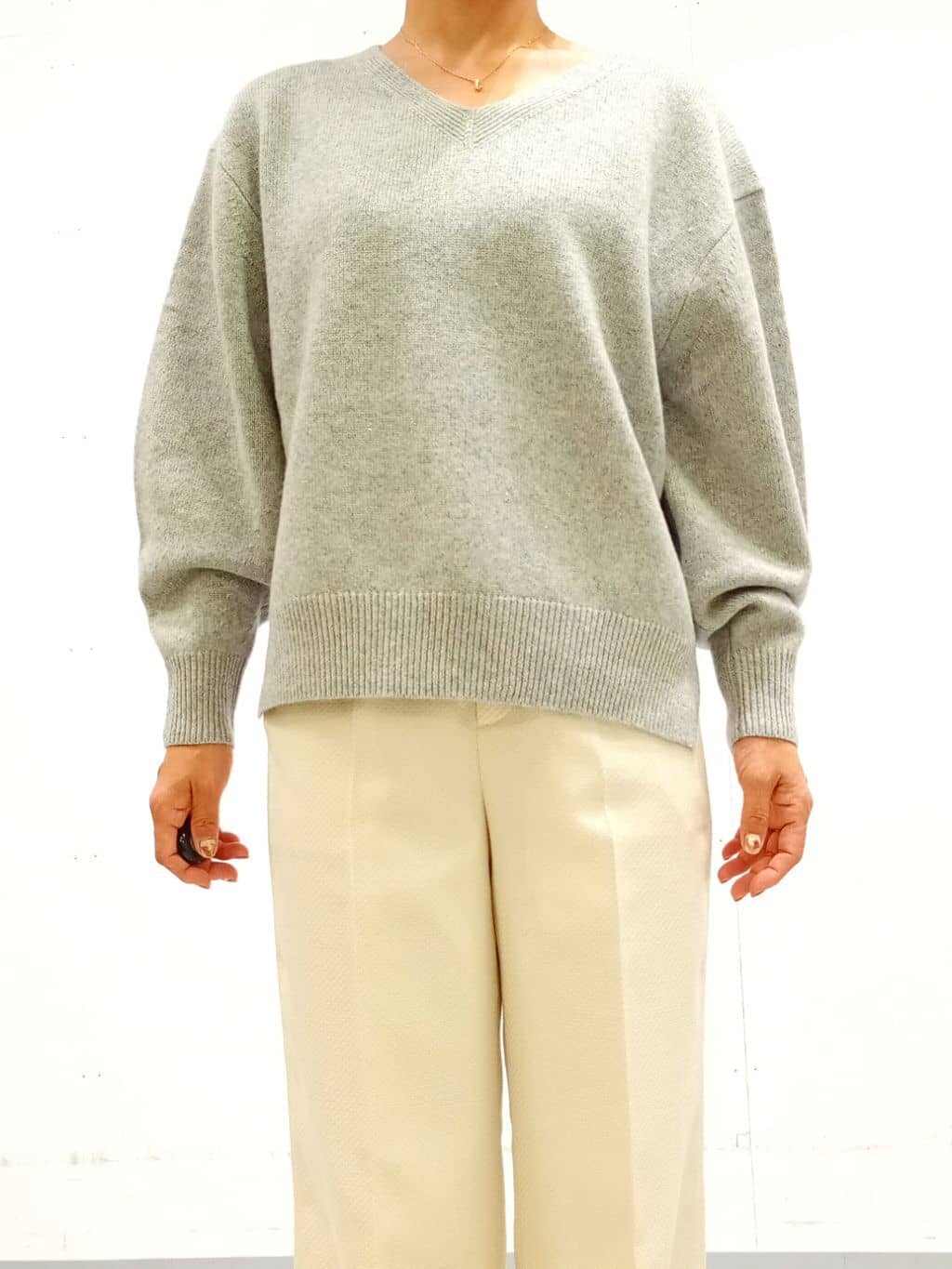 Kさんの「INDIVI｜【洗える／カシミヤ混】ミドルゲージVネックニット」を使ったコーディネート