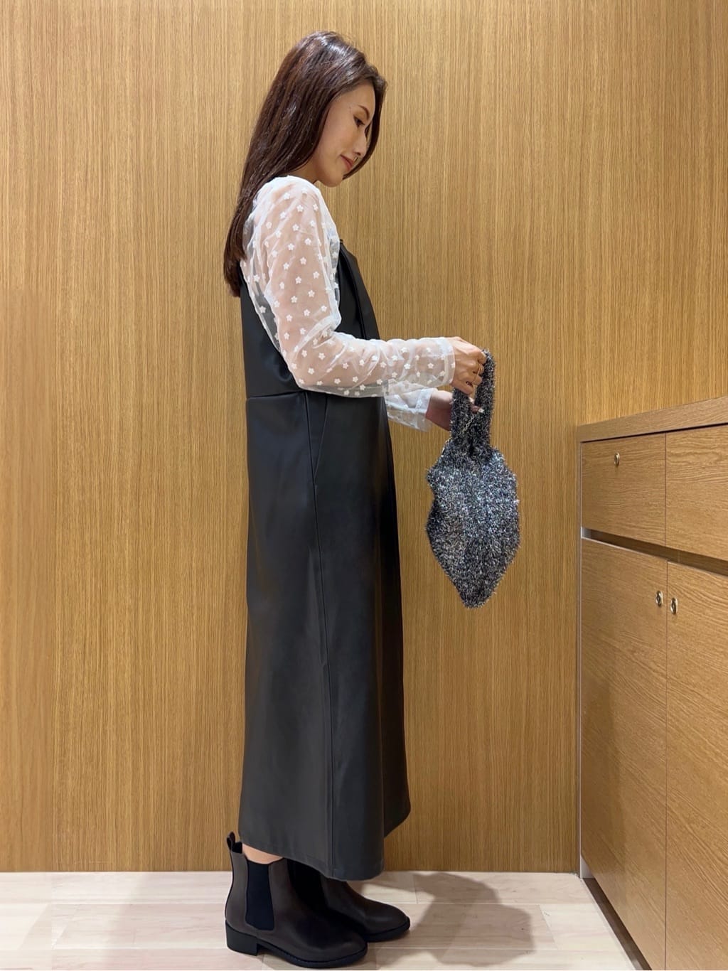 maiさんの「OPAQUE.CLIP｜チュールフラワー刺繍シアートップス【洗濯機OK】」を使ったコーディネート