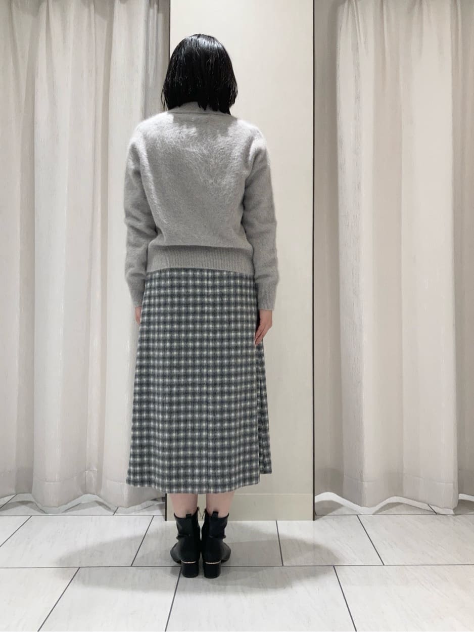 わたなべさんの「UNTITLED｜【ふわふわニット/オンオフ使える】フォックスカシミヤ衿付きカーディガン」を使ったコーディネート