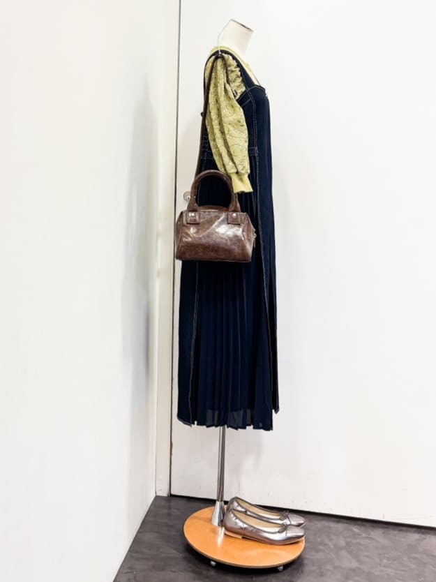 yukariさんの「grove｜【二の腕カバー】繊細さと上品さをまとう袖刺繍プルオーバーニット」を使ったコーディネート