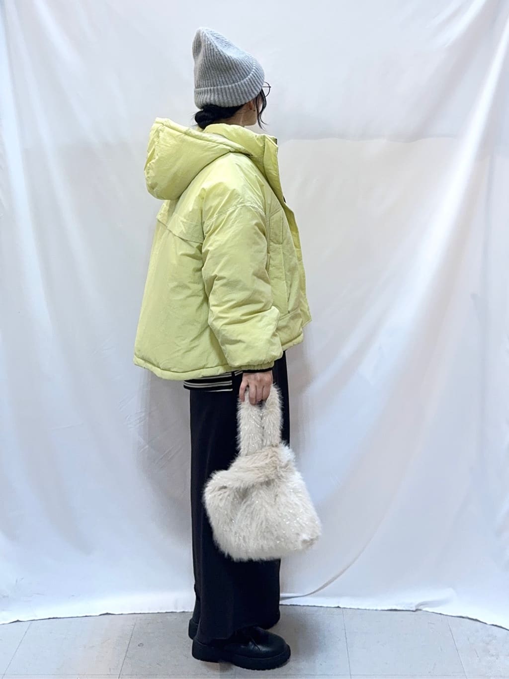 𝐇𝐢𝐫𝐨𝐦𝐢さんの「SHOO･LA･RUE｜【撥水/あったか】たっぷり着られる 中綿モンスターショートコート」を使ったコーディネート