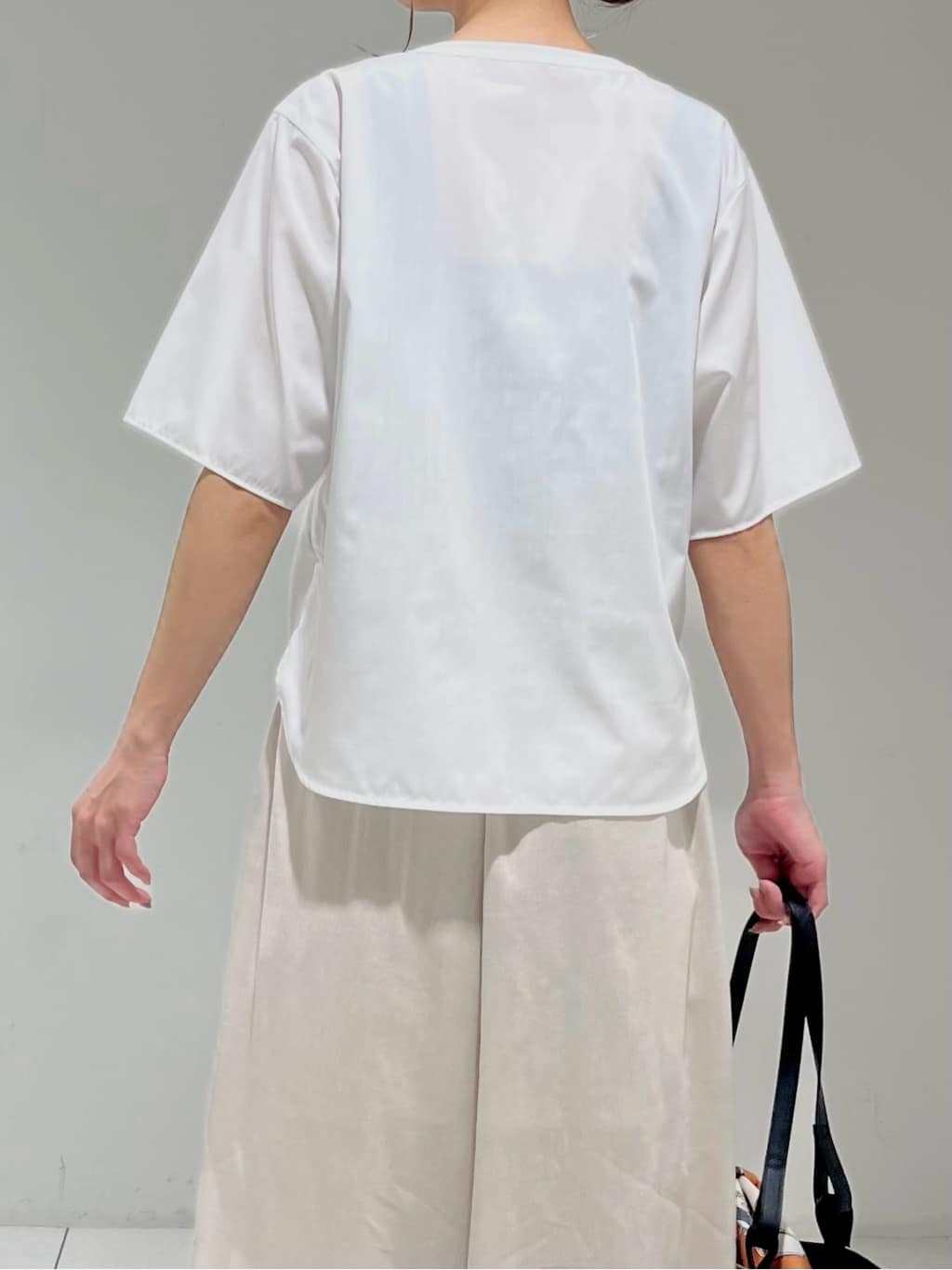 shioriさんの「INDIVI｜【洗える／清涼感◎】ワイドフレアパンツ／スカーチョ」を使ったコーディネート