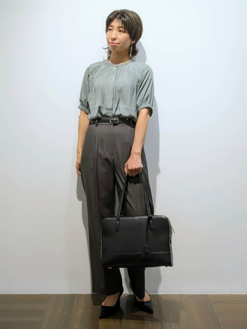 4410さんの「THE SHOP TK｜【インしなくも決まる】サテンギャザー5分袖ブラウス」を使ったコーディネート