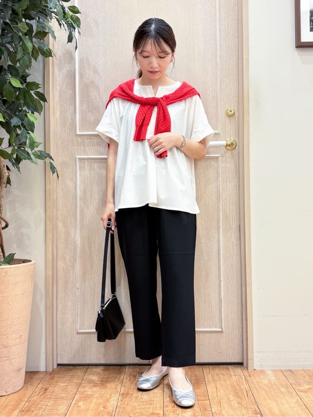 なみさんの「SHOO･LA･RUE｜【S-LL】透かし編みが大人上品 マルチボタンニットカーディガン」を使ったコーディネート