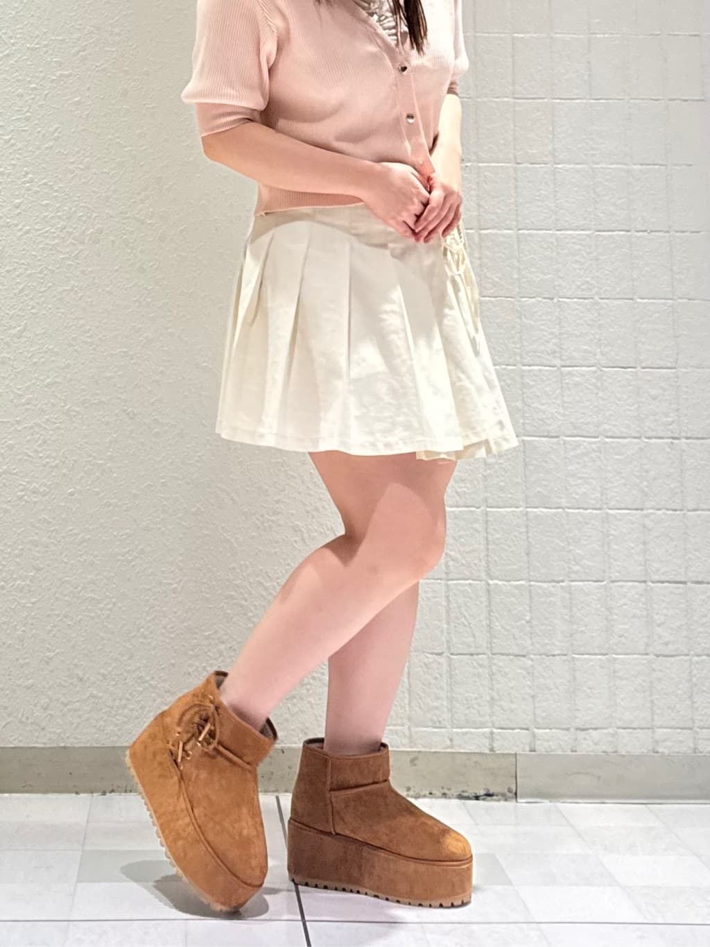 sa.raさんの「ESPERANZA｜【EC先行販売】厚底レースアップリボンフェイクムートンブーツ」を使ったコーディネート