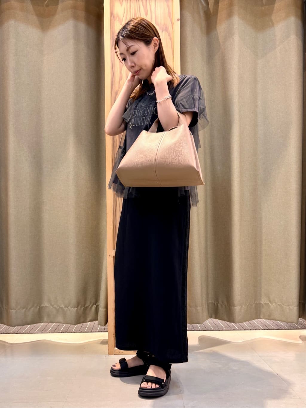 HaNeさんの「THE SHOP TK｜【セットアイテム】チュール&times;ロゴTシャツ/洗える」を使ったコーディネート
