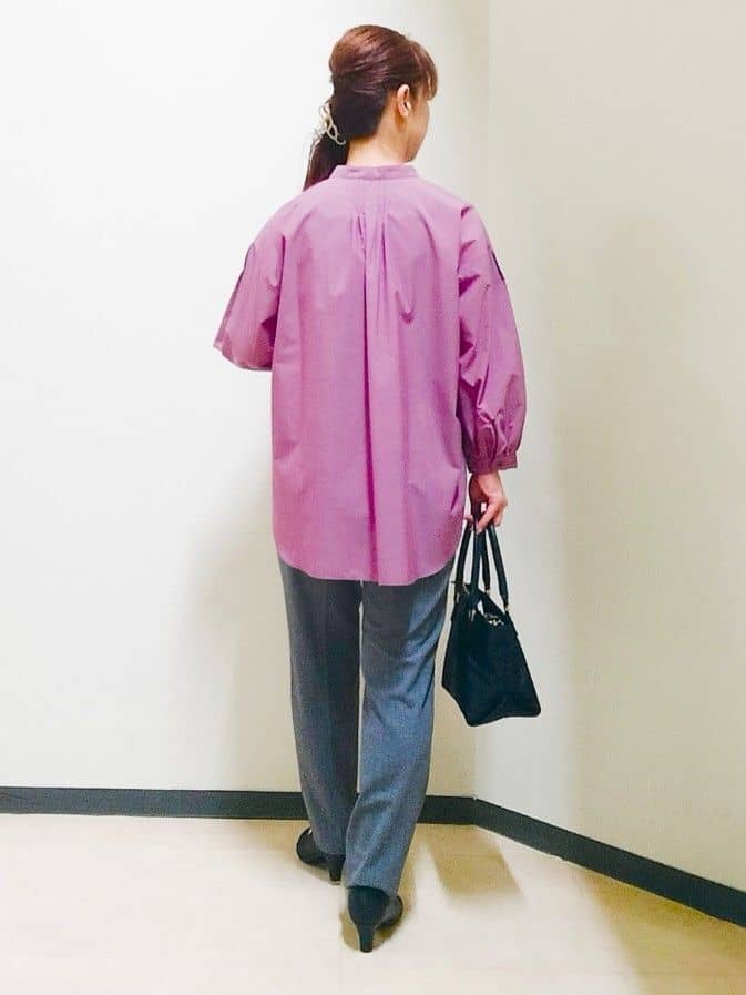 花さんの「Reflect｜【程よいゆとり感／体型カバー】ピンタックデザインシャンブレーブラウス」を使ったコーディネート