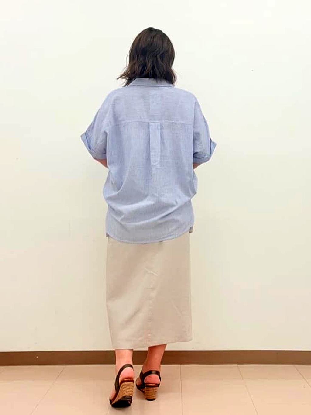 haruさんの「SHOO･LA･RUE｜【S-LL/UV/接触冷感/抗菌防臭】体型を自然にカバー フレンチリネンブレンド襟付ドルマンシャツ」を使ったコーディネート