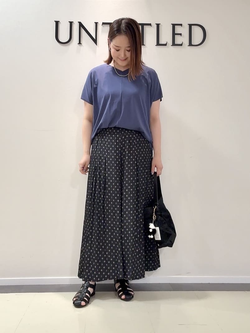 YUIさんの「UNTITLED｜【接触冷感/洗える】Vネックコットンプルオーバー」を使ったコーディネート