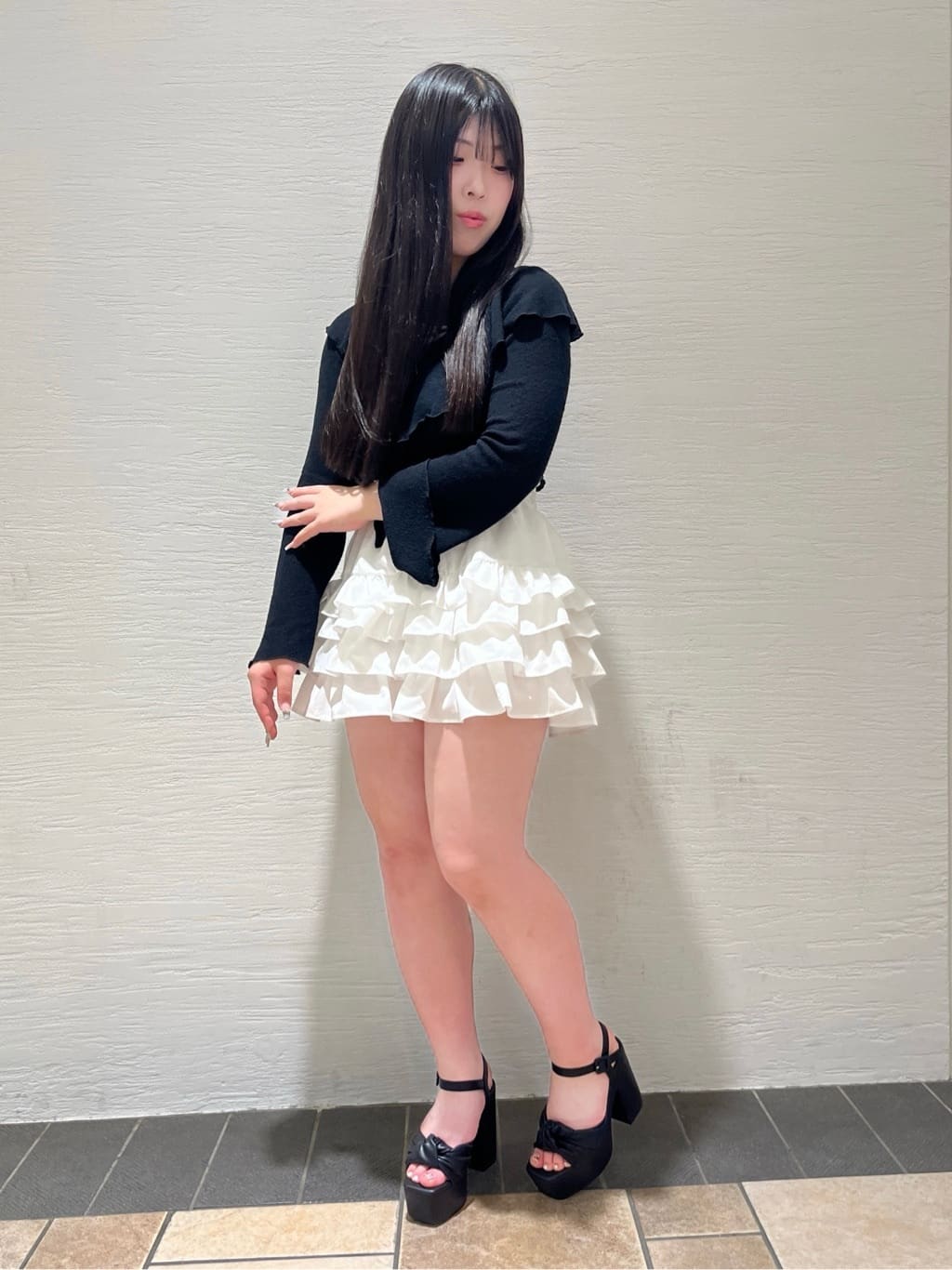 Nさんの「ESPERANZA｜【ラク盛り／サンダル】リピーター続出／脚長美脚　ツイストリボンサンダル」を使ったコーディネート