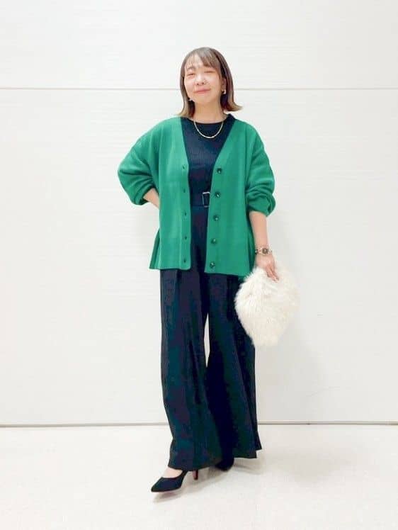 KIORIさんの「SHOO･LA･RUE｜【洗える/毛玉レス】表面がきれいなVネックカーディガン」を使ったコーディネート