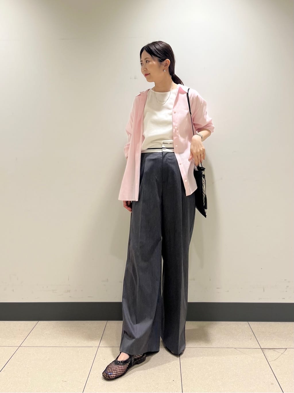 shokoさんの「INDIVI｜【羽織りとしても活躍！】ケープカラーブラウス」を使ったコーディネート