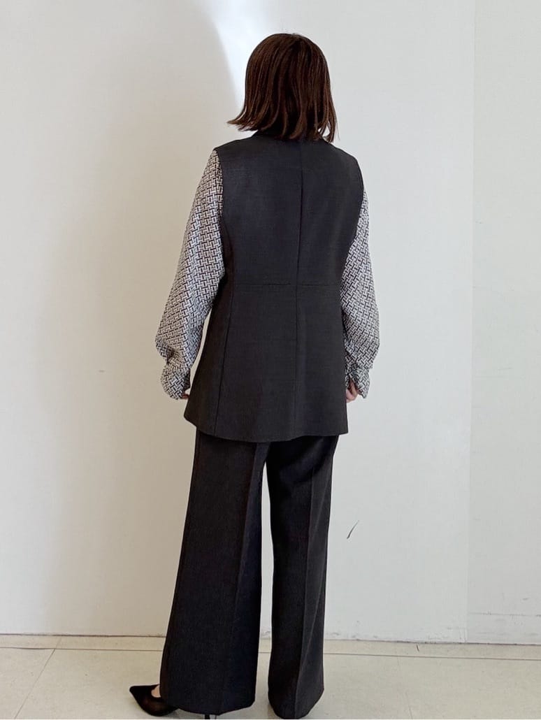yoshiyaさんの「INDIVI｜ジオメプリントボウタイブラウス」を使ったコーディネート