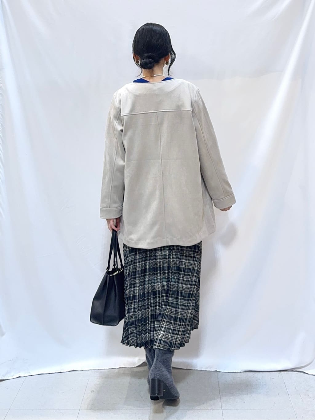 𝐇𝐢𝐫𝐨𝐦𝐢さんの「SHOO･LA･RUE｜【S-LL】上品さを纏う やわらかフェイクスエード ミドル丈ブルゾン」を使ったコーディネート