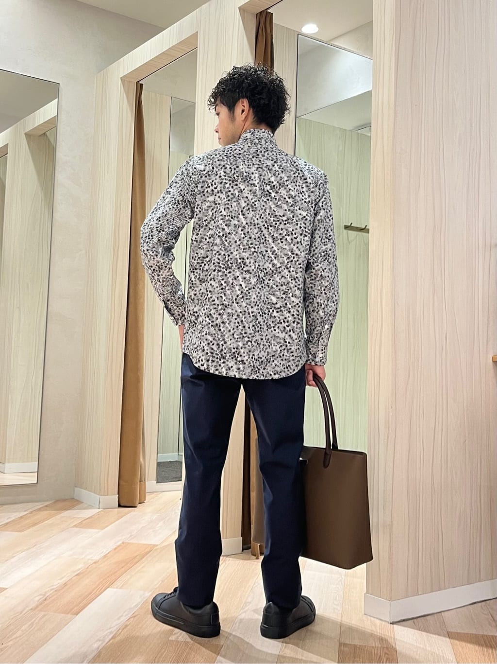 URAさんの「TAKEO KIKUCHI｜【Made in JAPAN】播州織 ヘリンボン ストレート パンツ」を使ったコーディネート