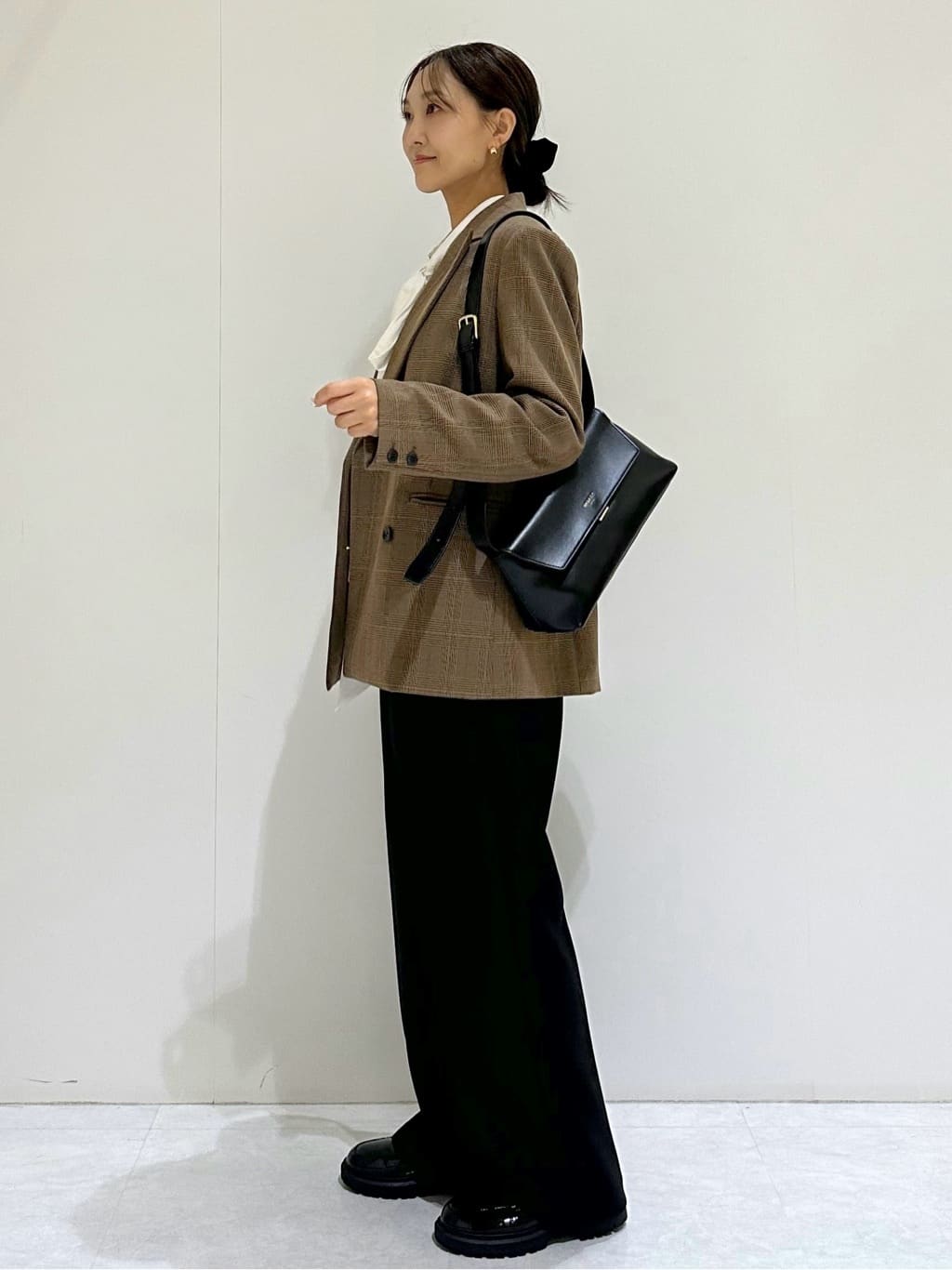 makiさんの「OPAQUE.CLIP｜2WAYシアーボウタイブラウス【洗濯機洗い可】」を使ったコーディネート