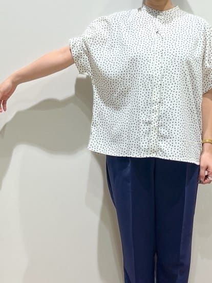 chiakiさんの「OPAQUE.CLIP｜◆幾何柄アソート タックドルマンスリーブブラウス【洗濯機洗い可】」を使ったコーディネート