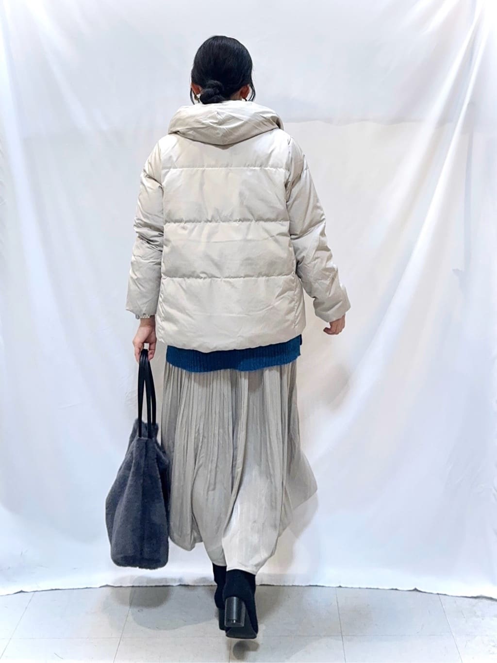 𝐇𝐢𝐫𝐨𝐦𝐢さんの「SHOO･LA･RUE｜【撥水/洗える】ショートフーディーダウン」を使ったコーディネート