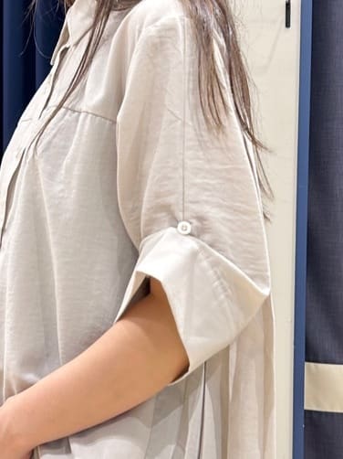 Orikaさんの「grove｜【2WAY】1枚でも羽織っても。使える大人のシャツスタイル」を使ったコーディネート