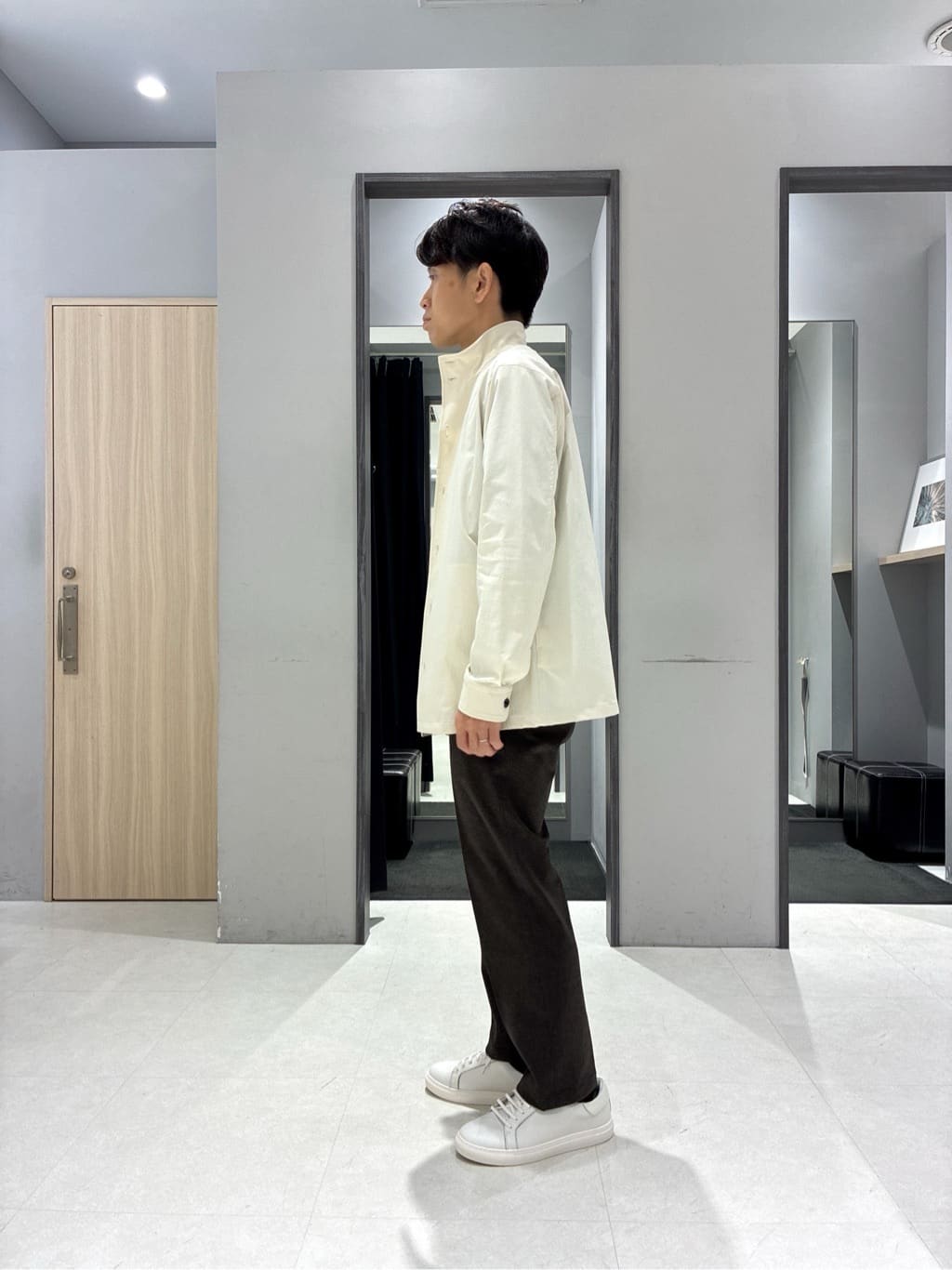 わいずみさんの「TAKEO KIKUCHI｜【3D ナイロン ストレッチ】スタンドカラー シャツブルゾン」を使ったコーディネート