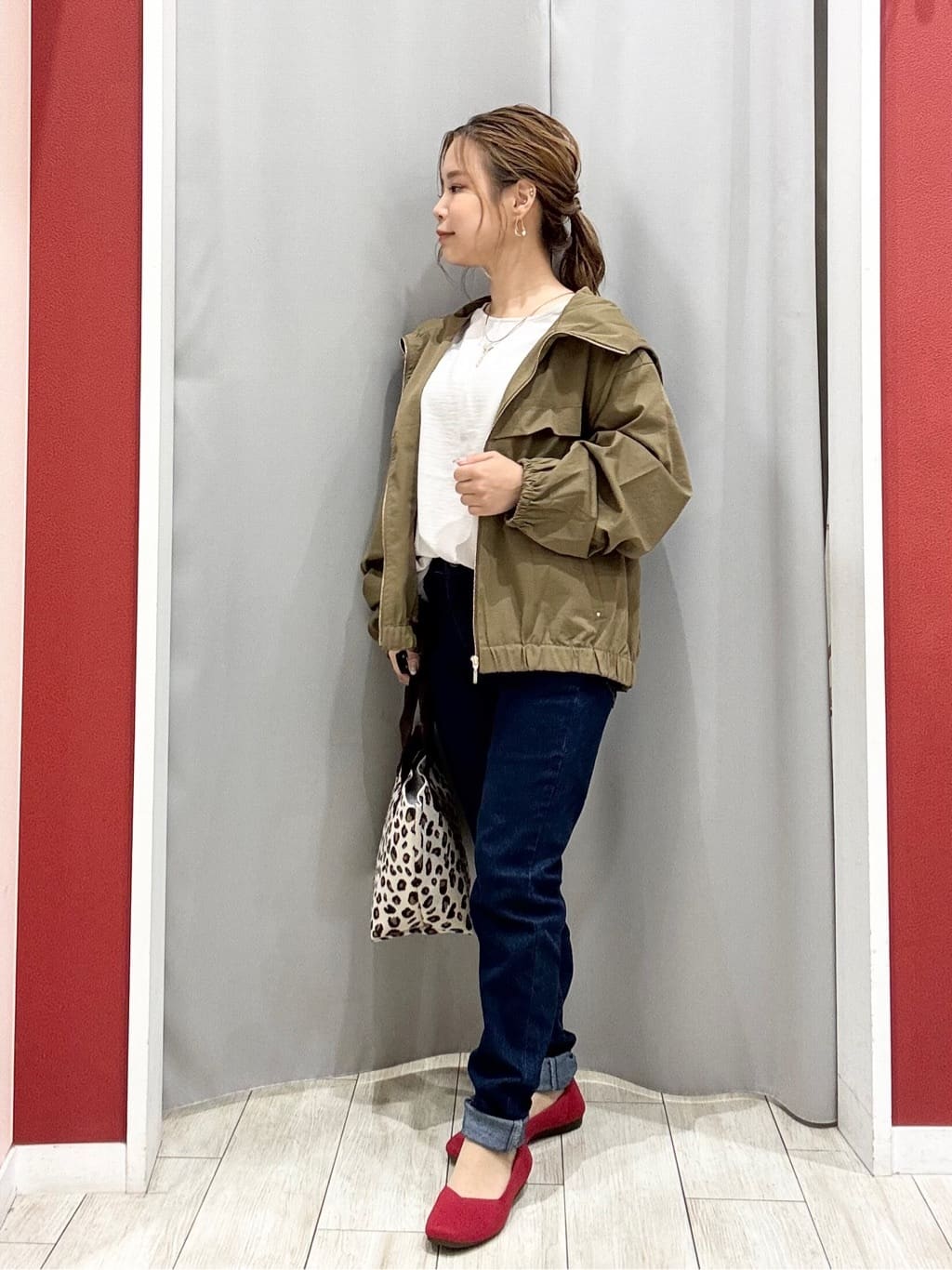 shioさんの「SHOO･LA･RUE｜【洗濯後しわになりにくい】さらっとタッチの 5分袖ドルマンブラウス」を使ったコーディネート