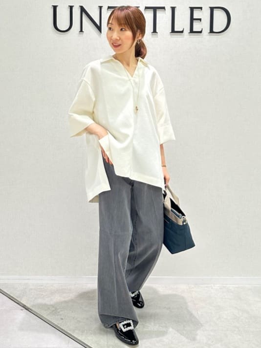Miwaさんの「UNTITLED｜【UVカット/接触冷感/吸水速乾/ゆったり】V開きネックシャツ」を使ったコーディネート