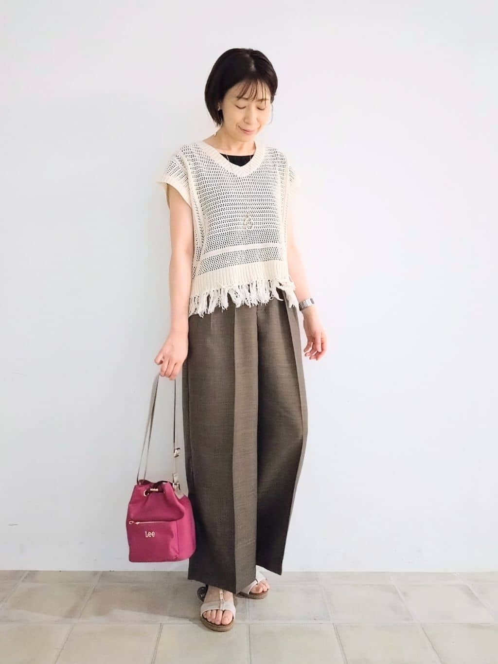 miomioさんの「SHOO･LA･RUE｜【S-LL】裾フリンジマクラメVネックニット」を使ったコーディネート