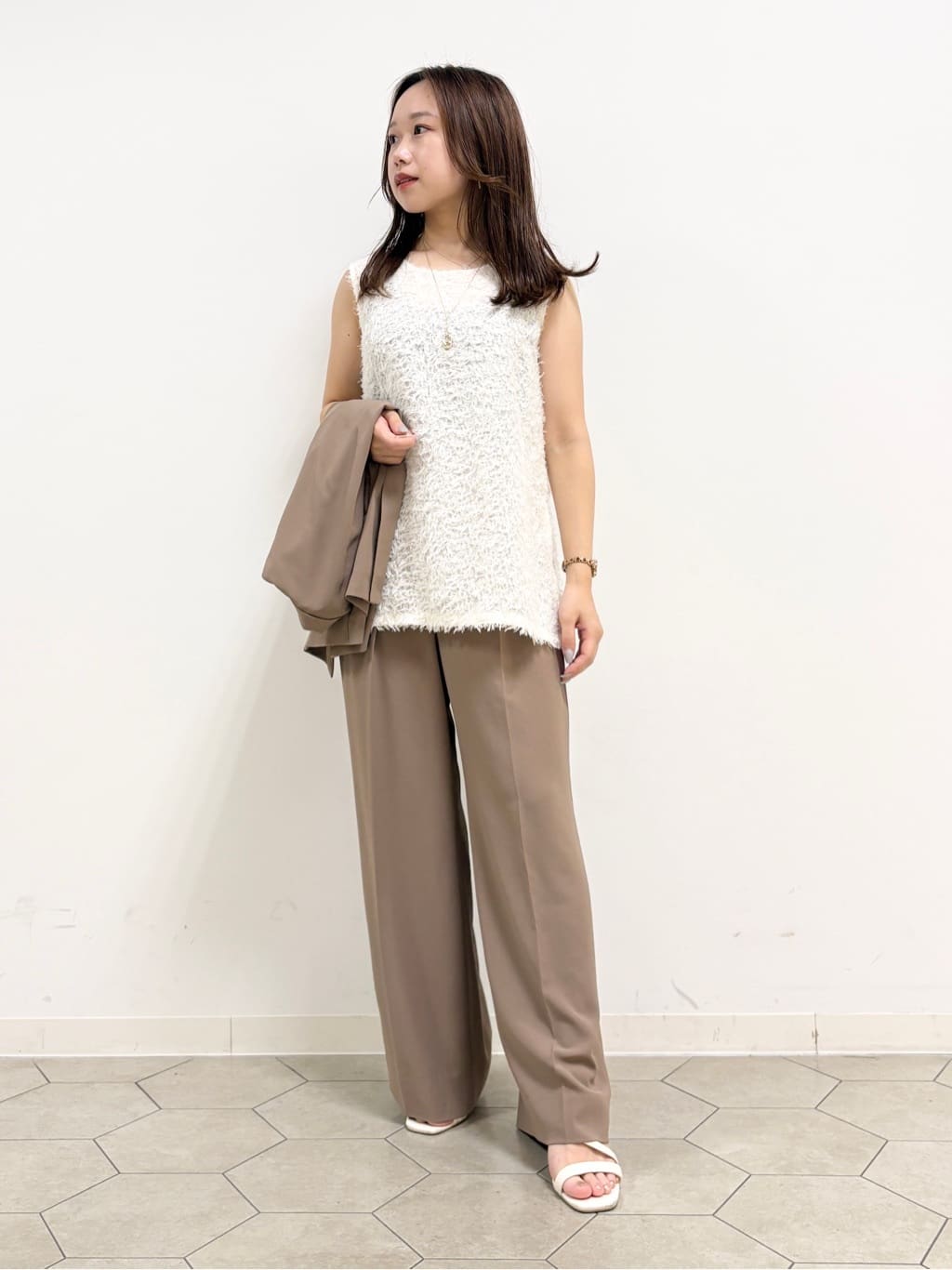 kahoさんの「INDIVI｜【インナーとしても活躍！】フリンジジャカードチュニック」を使ったコーディネート