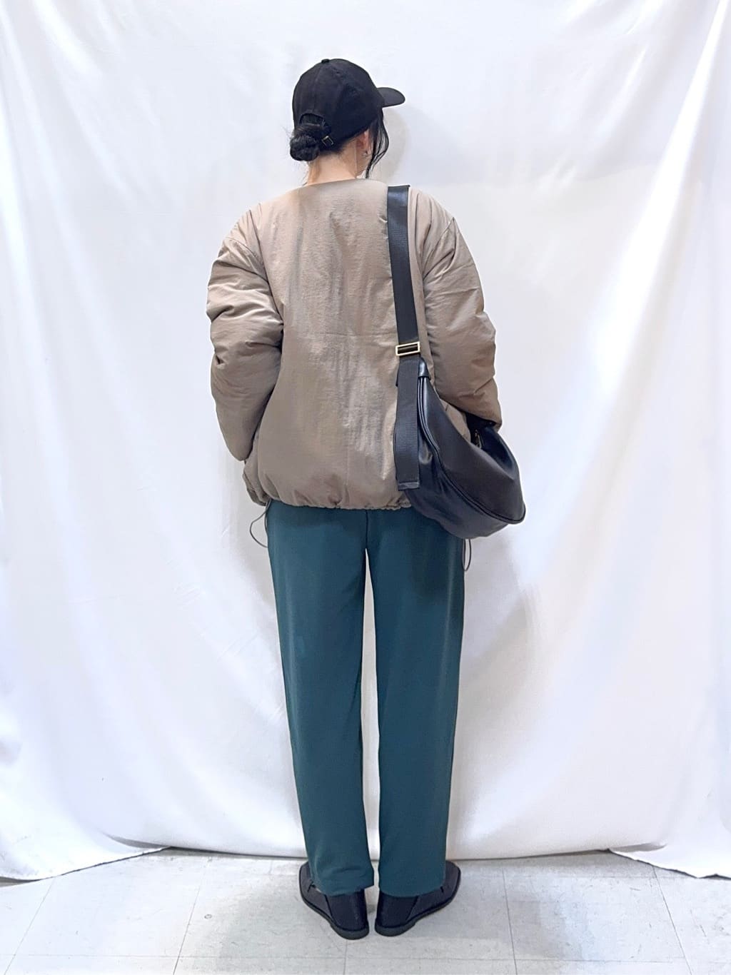 𝐇𝐢𝐫𝐨𝐦𝐢さんの「SHOO･LA･RUE｜【洗濯機可/ちくちくしにくい】大人のための スウェットライク刺繍ロゴニット」を使ったコーディネート