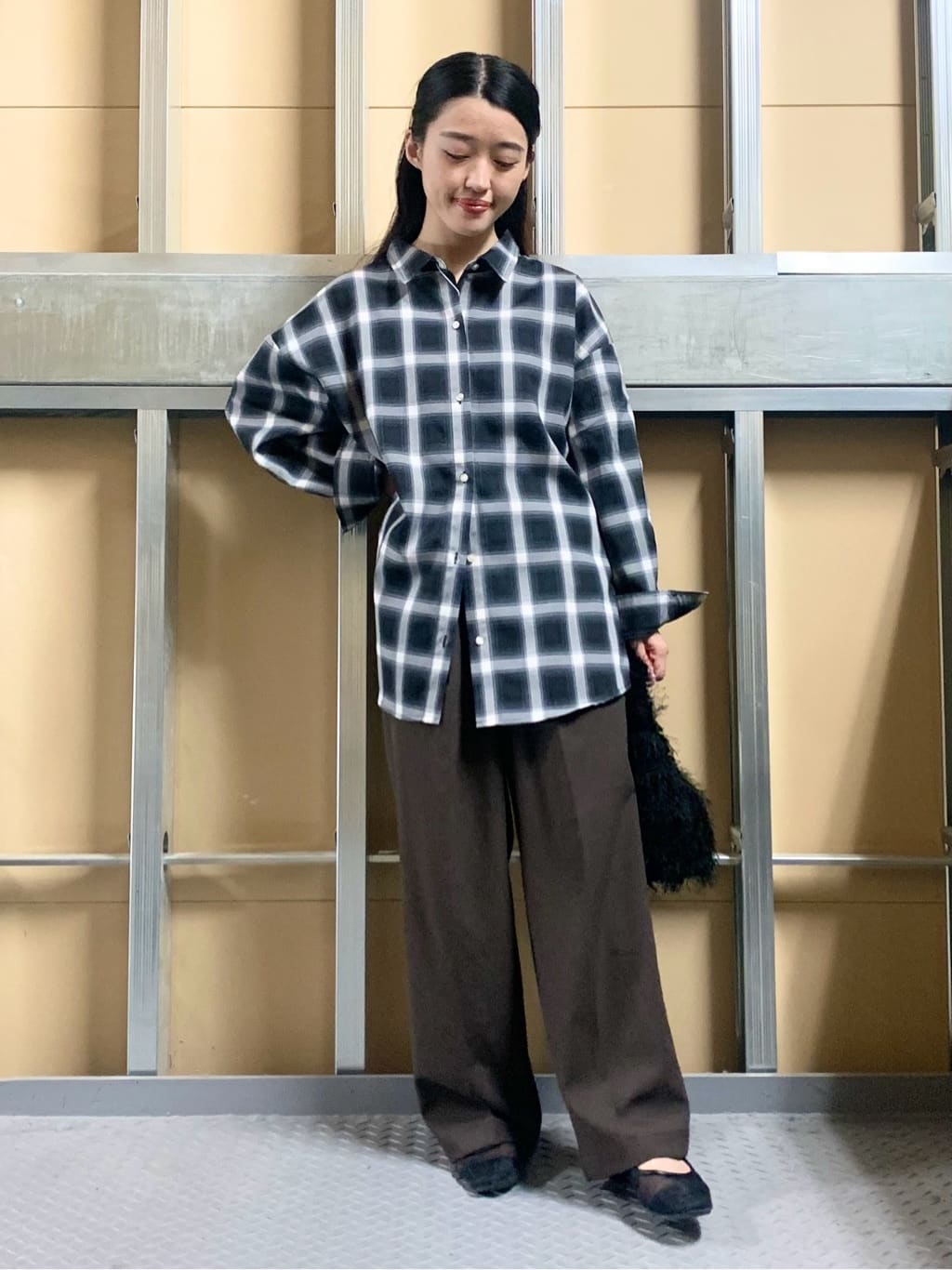 sahoさんの「THE SHOP TK｜【即戦力/軽羽織】チェックドルマンシャツ」を使ったコーディネート