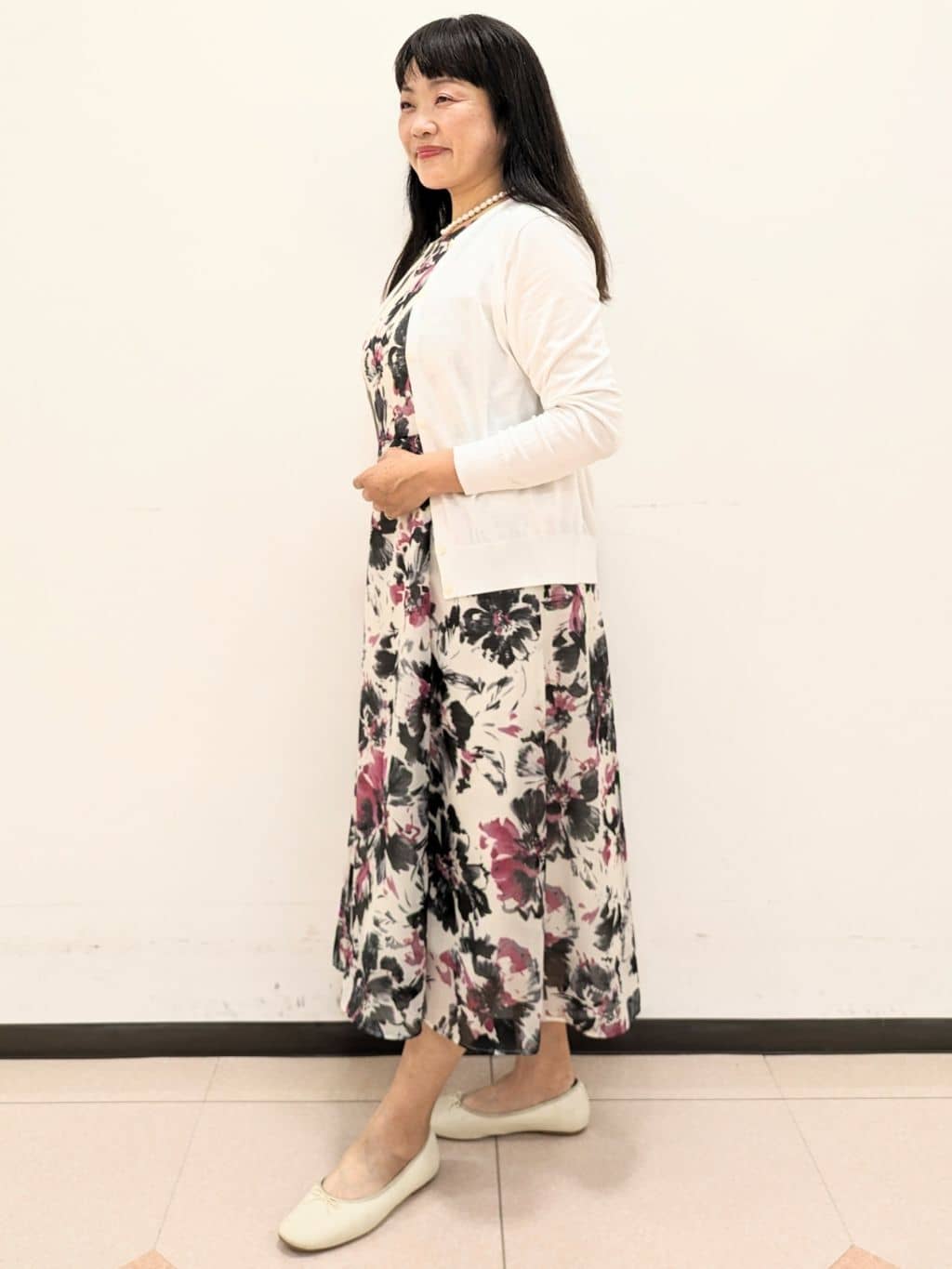 ともさんの「UNTITLED｜【シアー/エレガント/花柄/夏ワンピ】ペイントフラワーワンピース」を使ったコーディネート